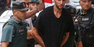 Rafa Mir, en libertad provisional tras declarar en el juzgado por presunta agresión sexual