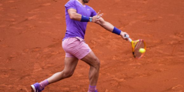 Rafa Nadal accede a cuartos de final en el Conde de Godó tras ganar a Nishikori