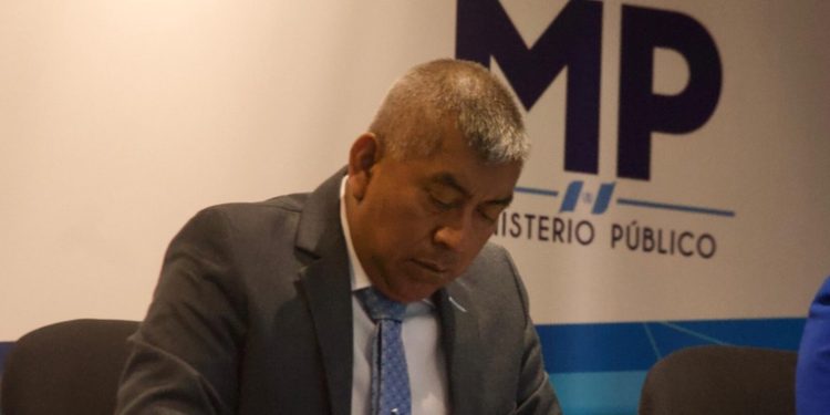 Rafael Curruchiche inicia trámites en el TSE para postularse como magistrado de la Corte de Apelaciones