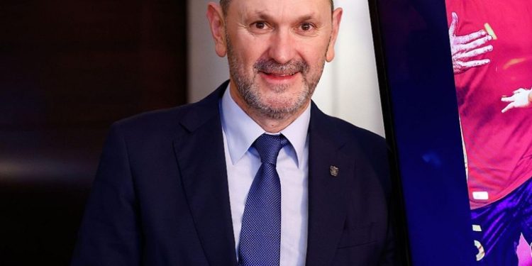 Rafael Louzán presenta su programa 'Unidos por el fútbol' con el objetivo de