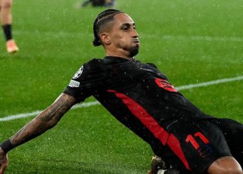 Raphinha culmina la remontada culé en la noche 'horribilis' de los porteros ante el Benfica