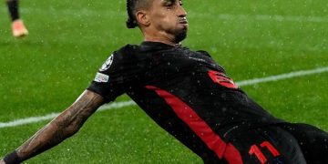 Raphinha culmina la remontada culé en la noche 'horribilis' de los porteros ante el Benfica