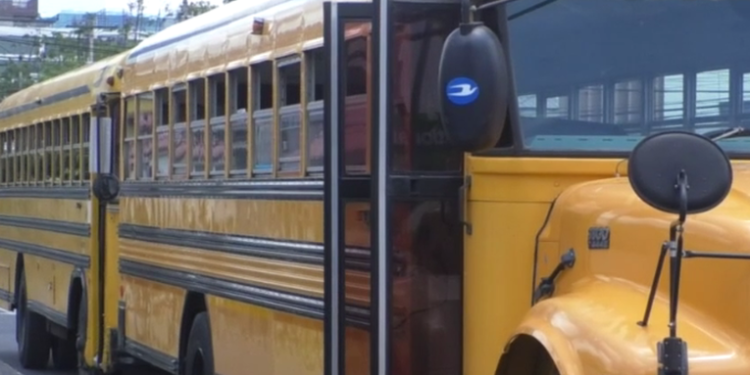 Reactivan servicio para traslado de migrantes a terminales