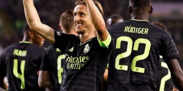 Real Madrid inició la defensa del título con victoria