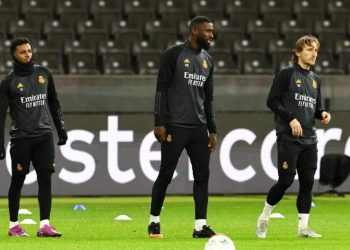 Real Madrid se entrenó bajo la lluvia en Berlín