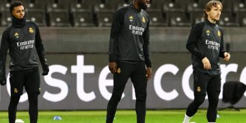 Real Madrid se entrenó bajo la lluvia en Berlín