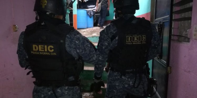 Realizan 15 allanamientos a nivel nacional por parte de la DEIC