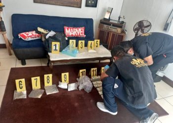 Realizan allanamientos en Mixco donde localizaron dinero y paquetes con posible droga