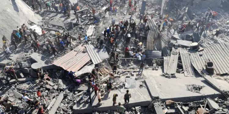 Reanudan negociación de tregua en Gaza en medio de ataques