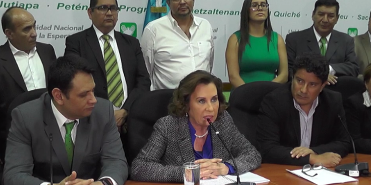 Reaparece Sandra Torres como secretaria de la UNE