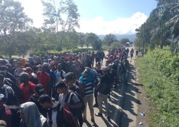 Rechazan la entrada de 350 migrantes al paí­s provenientes de una caravana