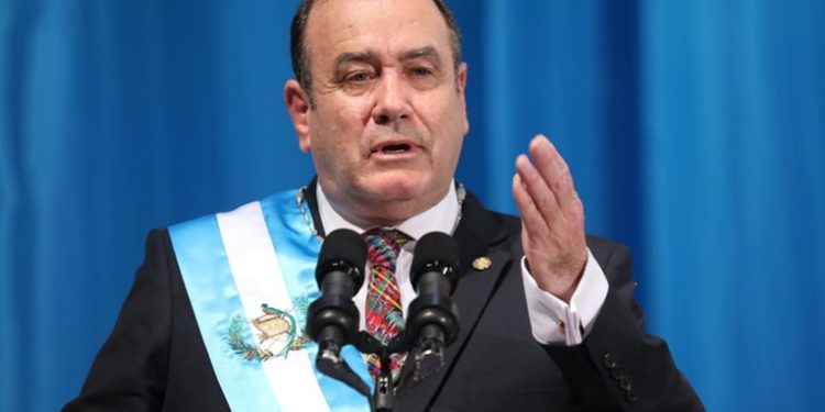 Rechazan solicitud de jubilación de ex presidente Alejandro Giammattei