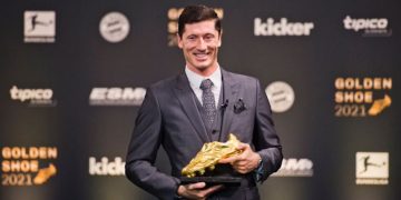 Recibe Robert Lewandowski la Bota de Oro como mejor goleador de 2020