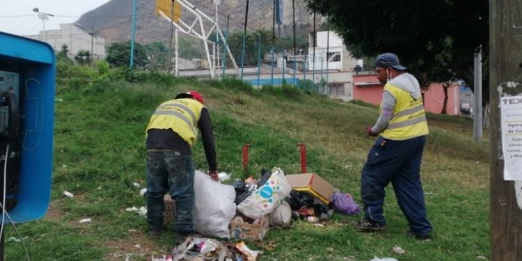 Recolectores de basura de Villa Nueva suspenden labores por contingencia en vertedero