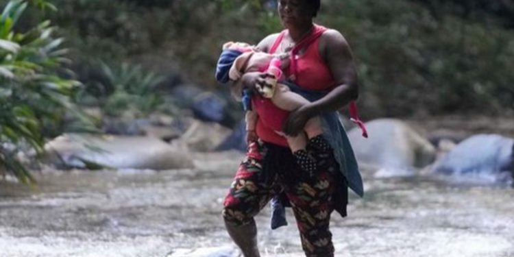 Récord de migrantes que han cruzado en 2022 el Tapón del Darién supera el de una década