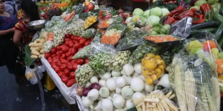 Refuerzan operativos de seguridad en mercados y cementerios para fiestas de fin de octubre