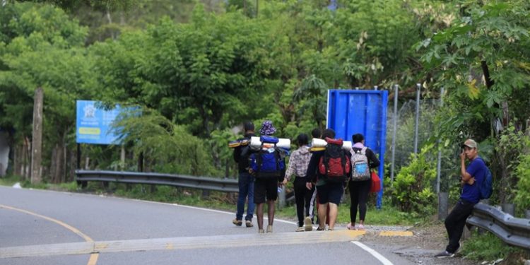 Refugiados mexicanos en Huehuetenango reciben asistencia del Instituto de Migración