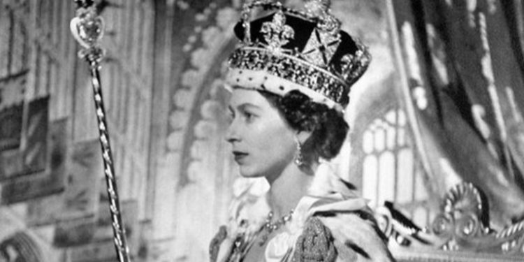 Reina Isabel II: aumentan las peticiones de devolución del diamante Koh-i-Noor a India