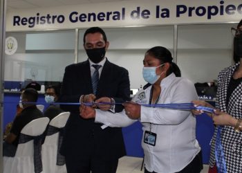 Reinauguran la oficina de servicios registrales en Cobán, Alta Verapaz
