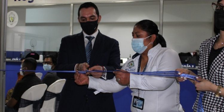 Reinauguran la oficina de servicios registrales en Cobán, Alta Verapaz