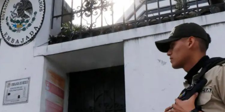 Reino Unido condena asalto de Ecuador a embajada de México
