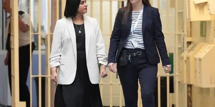 Reino Unido liberará a presos para enfrentar hacinamiento