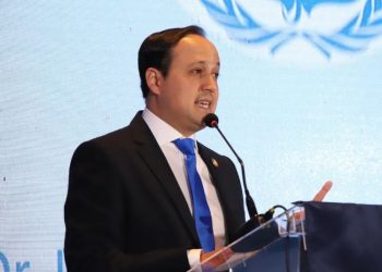 Relator Lester Castellanos se aferra al cargo ante la nueva presidenta
