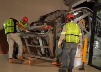 Remueven escaleras eléctricas y ascensores no adecuados del Aeropuerto Internacional La Aurora