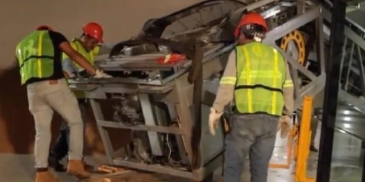 Remueven escaleras eléctricas y ascensores no adecuados del Aeropuerto Internacional La Aurora