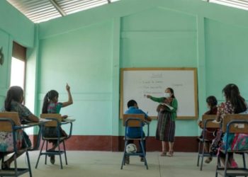 Renuevan contratos laborales para 27 mil maestros de preprimaria, primaria y diversificado