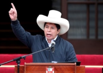 Renuncia canciller de Perú tras diferencias con presidente Castillo