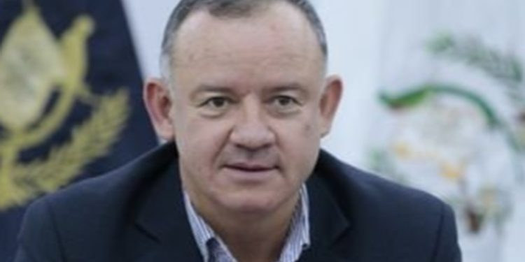 Renuncia del Ministro de Gobernación en medio de crisis en el país