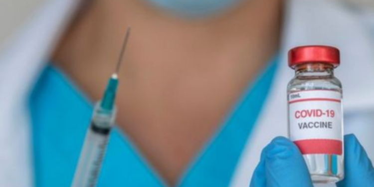 Reparten vacunas contra el COVID 19