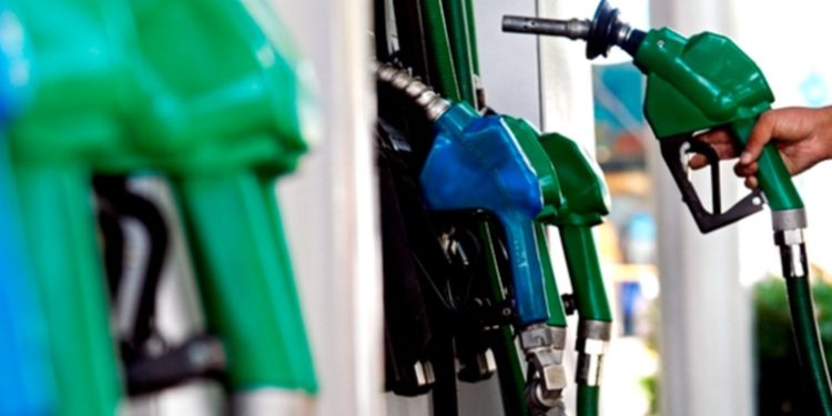 Reportan disminución en el precio de los combustibles
