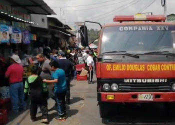 Reportan incendio en comedores del mercado viejo de Villa Nueva