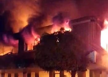 Reportan voraz incendio en una librerí­a de Chiquimula