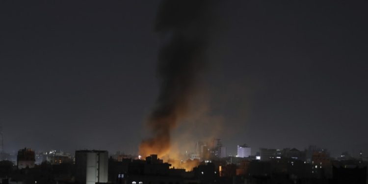 Reportan más de 10 ataques aéreos de EE.UU. contra la capital de Yemen