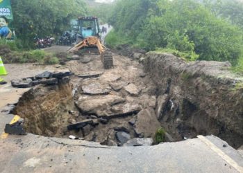 Reportan nuevo socavamiento en carretera a San Pedro Ayampuc