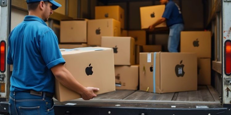 Reportan que Apple trasladó aviones llenos de iPhones desde Asia para vencer los aranceles