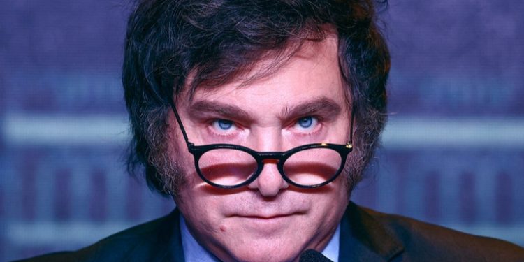 Reportan que Milei prepara un plan B por si la 'ley ómnibus' se atasca en el Congreso argentino