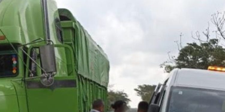 Rescatan a 123 personas migrantes hacinadas en un camión