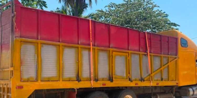 Rescatan a 129 migrantes hacinados en un camión en México