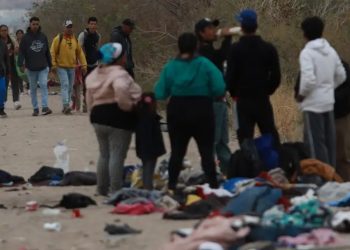 Rescatan en el norte de México a 61 migrantes