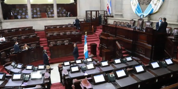 Resolución de la Corte de Constitucionalidad genera incertidumbre en la agenda legislativa.