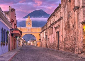 Restauranteros de Antigua Guatemala lamentan descenso en ventas durante Semana Santa debido a restricciones municipales