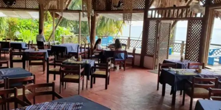 Restaurantes mantendrán distanciamiento y uso obligatorio de mascarilla en sus locales