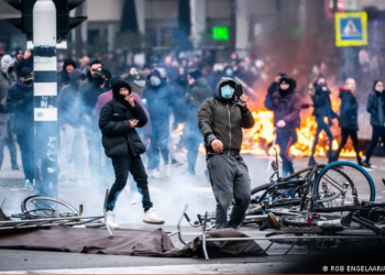 Retorno de medidas contra el COVID ocasiona protestas en los Paí­ses Bajos