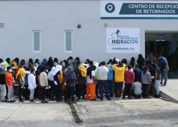 Retornos de migrantes guatemaltecos caen 49% en comparación al 2024