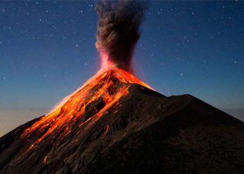 Retumbos incrementan en Volcán de Fuego