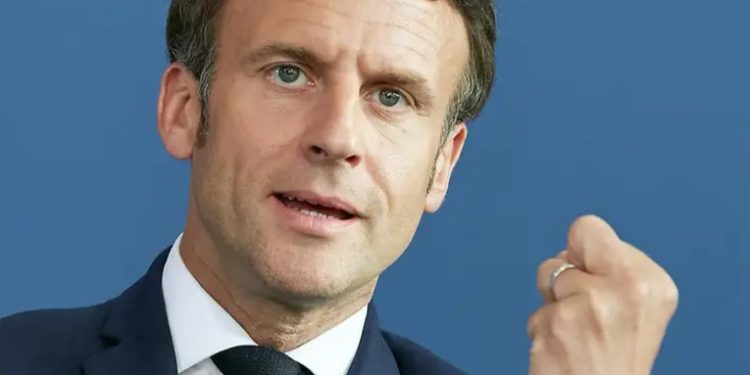 Reuniones urgentes para tratar de salvar al Gobierno francés